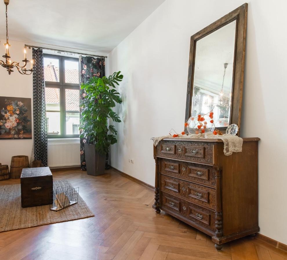 City Center Art Deco Apartment Брашов Екстер'єр фото